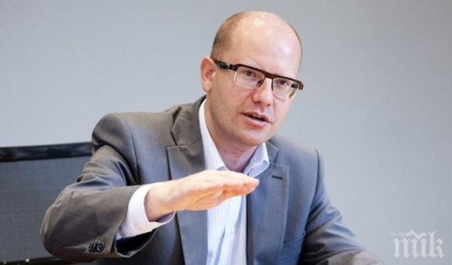 Чешкият премиер: България и Македония имат ключова роля в запазването на шенгенските граници
