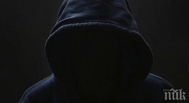 Младеж нахлу в стаята на гаджето си, завари в леглото майка й