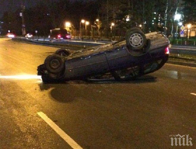 Кола се преобърна по таван, шофьорът оцеля по чудо