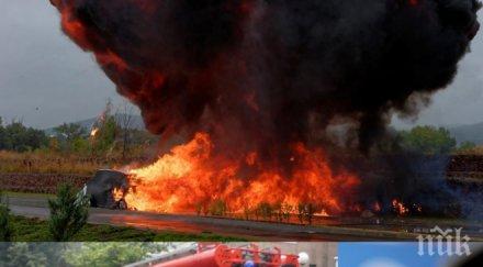 екшън пловдив кола избухна метри бензиностанция пътниците пламнаха нея скачат движение снимки