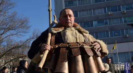 музика холивуд български фолклорни мотиви дава старт пернишката сурва