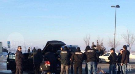 спецакция пловдив полицаи тарашат софийска кола дрога