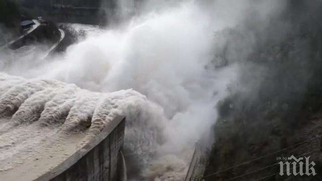 Спешно проверяват язовирите в цялата страна 