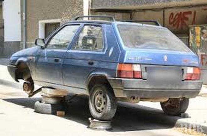 Данък и за спрени от движение автомобили