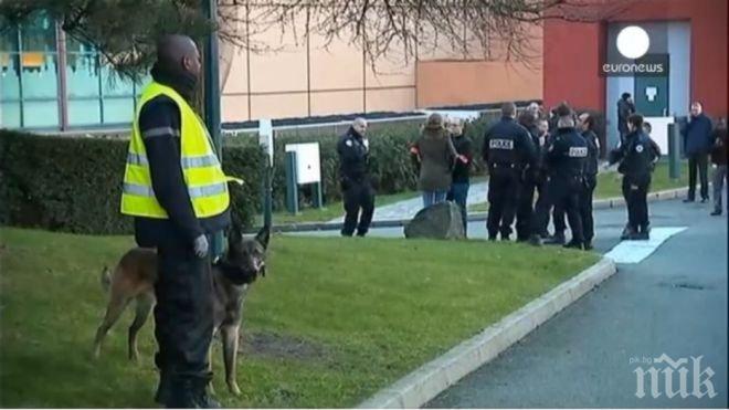 Арестуваха в Париж мъж, носел два пистолета и корана