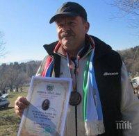 Митко Цонев учредява клуб „Вазовски мустак”