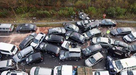 верижна катастрофа автомобила словения четирима загинали