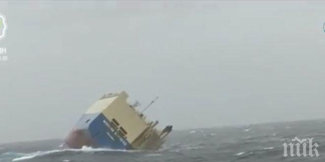 Бедстващ кораб се носи към френското крайбрежие