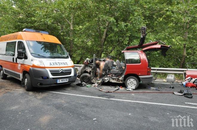 Затруднено е движението по път I-1 в района на Кресна 