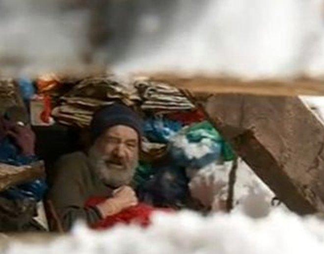 Дядо без крак живее в къща без покрив, но отказва да я напусне