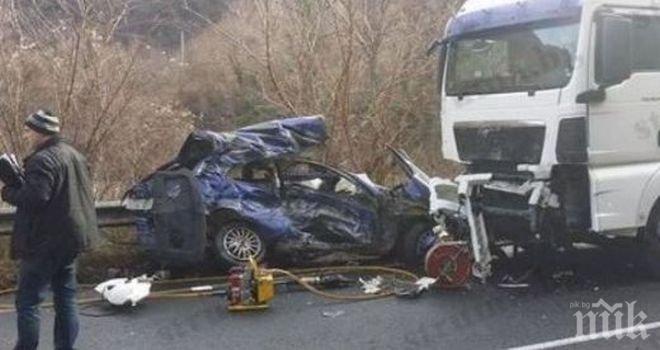 Потресаващи снимки от жестокото меле в Кресненското дефиле! Внимание - кадрите не са за хора със слаби сърца!