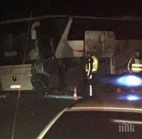 ПЪРВО В ПИК! Адска катастрофа край Симитли по пътя за Банско, хвърчат гуми и ламарини! Сблъсък на автобус и кола, пътят е затворен вече час! (обновена и снимки) 