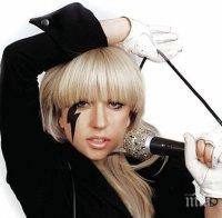 Лейди Гага със специално изпълнение в чест на Боуи на 