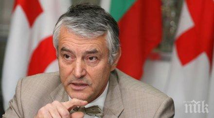 екипи бчк осигурят вода храна блокираните границата шофьори