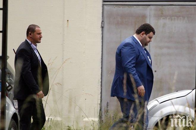 Първо в ПИК! Разпитаха Делян Пеевски в прокуратурата! Депутатът: Мен ме викат по свободните съчинения на Ченалова, а защо не викат Прокопиев за Каолин и Доверие и Слави Трифонов?