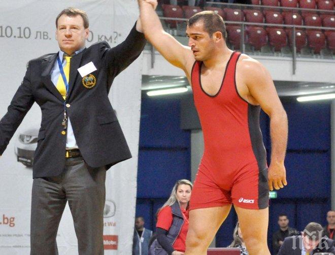 Вдигат Михаил Ганев за Олимпиадата