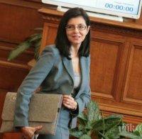 Наглостта на Кунева мина всякакви граници: Не обръщам внимание на обвиненията, чета си хубавите смс-и