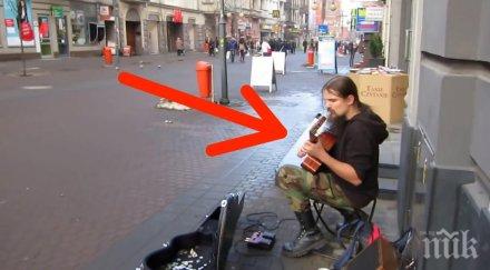 началото помислих бездомен мъж китара ръка изведнъж направи