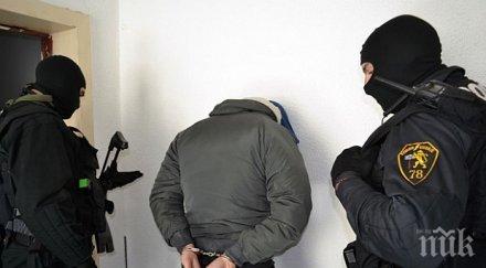 задържаха трафиканти нелегални мигранти