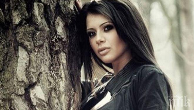 ГОРЕЩА! Дарина Гиздова хвърли дрехите и показа напращяла гръд (снимки 18+)
