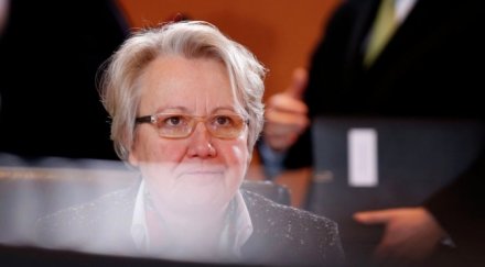 хванаха плагиатство германската просветна министърка