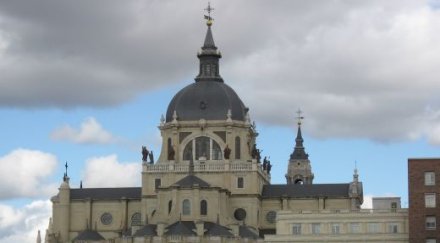 свещеник предотврати бомбен атентат мадрид