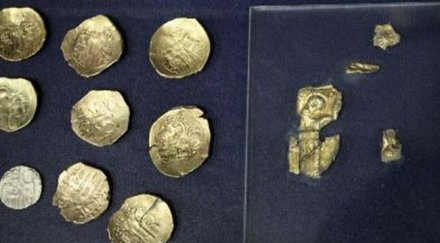 реставрираха златна икона разпятието исус христос