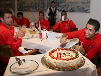 зарадваха роналдо торта чрд