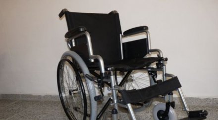 нагъл тип ограби свой приятел инвалид