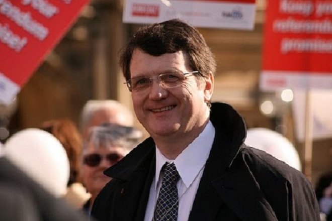 Още един британски евродепутат се подигра с България