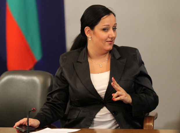 Лиляна Павлова сезира прокуратурата за Корал