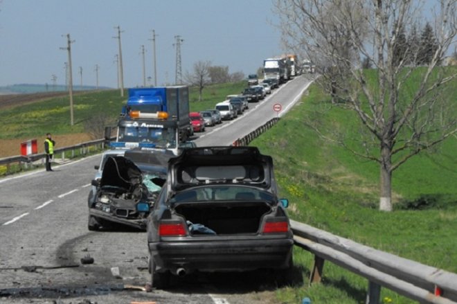 Двама загинали в катастрофи през денонощието