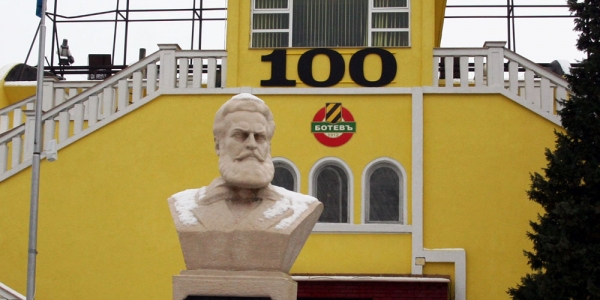 Апаши нападнаха стадион Христо Ботев в Пловдив