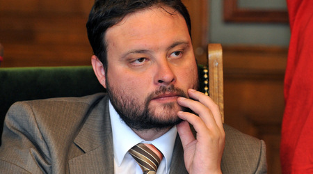 Атака пред ПИК: Отцепниците от нашата партия получават пари от ГЕРБ