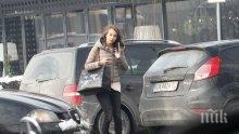 САМО в ПИК и "Ретро"! Никол Станкулова носи дрехи на аванта (снимки)