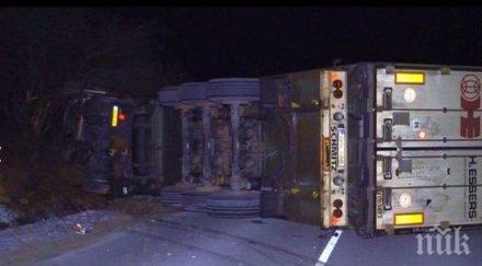 кървав монтана камион кола помляха жестока катастрофа двама загинаха обновена