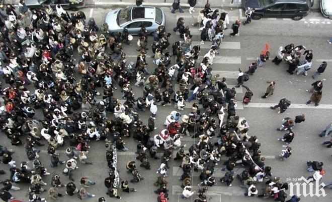 Гръцките фермери заплашиха от утре да увеличат блокадите в страната
