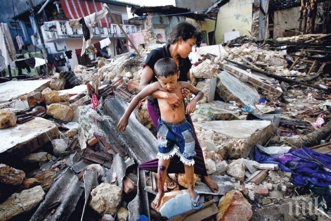 Сгради се срутват в Тайван след земетресението, вадят стотици хора от развалините