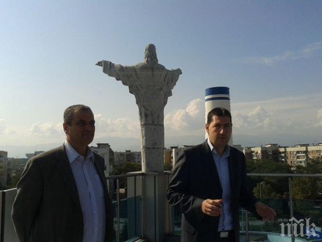 Пловдивчани не дават да се маха Исус Христос от бившия хотел на Ванко 1, закрилял квартала 