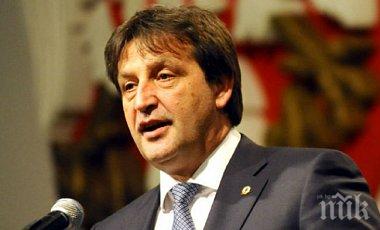 освободиха длъжност министъра отбраната направил сексуални намеци журналистка