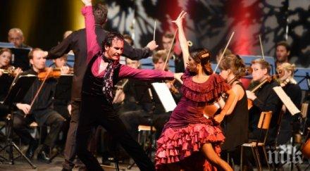 модата фламенко дефилира севиля