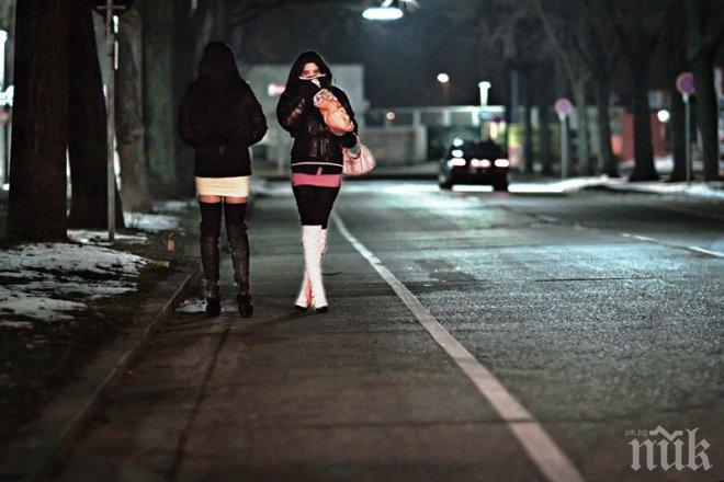 Пловдивските проститутки с ноу-хау - светят с фенери на шофьорите 