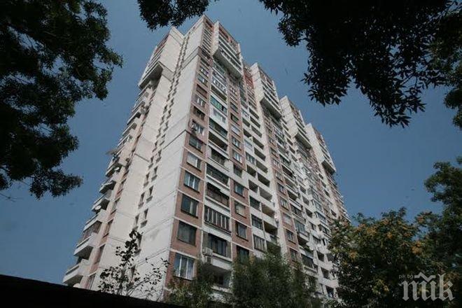 Русенци гонят от жилището му съсед, не плащал за входа
