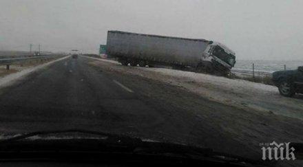 пиян шофьор обърна тир