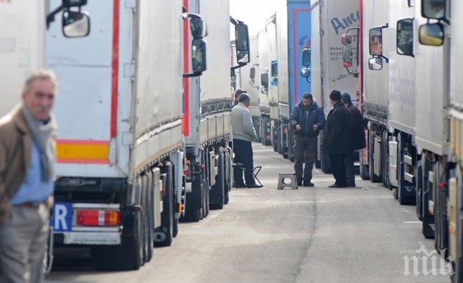 Гръцките фермери са се съгласили да бъде вдигната блокадата на границата докато преминат всички блокирани шофьори