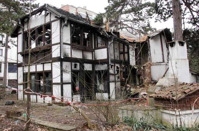 Напълно рухна легендарната Баварска къща в лозето на Габровски 
