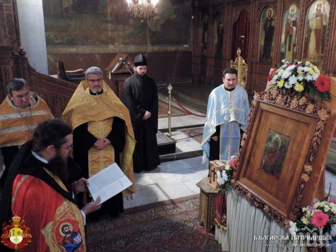 Във Видин изнасят чудотворна икона