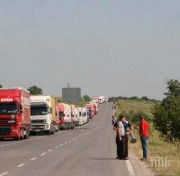 На границата между Литва и Беларус са се образували километрични опашки от руски камиони