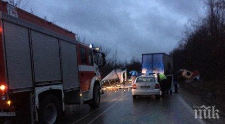 изхода гкпп кулата промахон километрова колона товарни автомобили