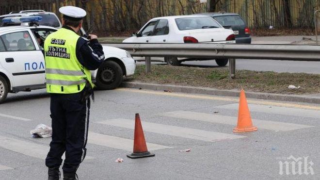 Катастрофа в София! Кола отнесе пешеходци в Надежда, мъж и жена са в болница